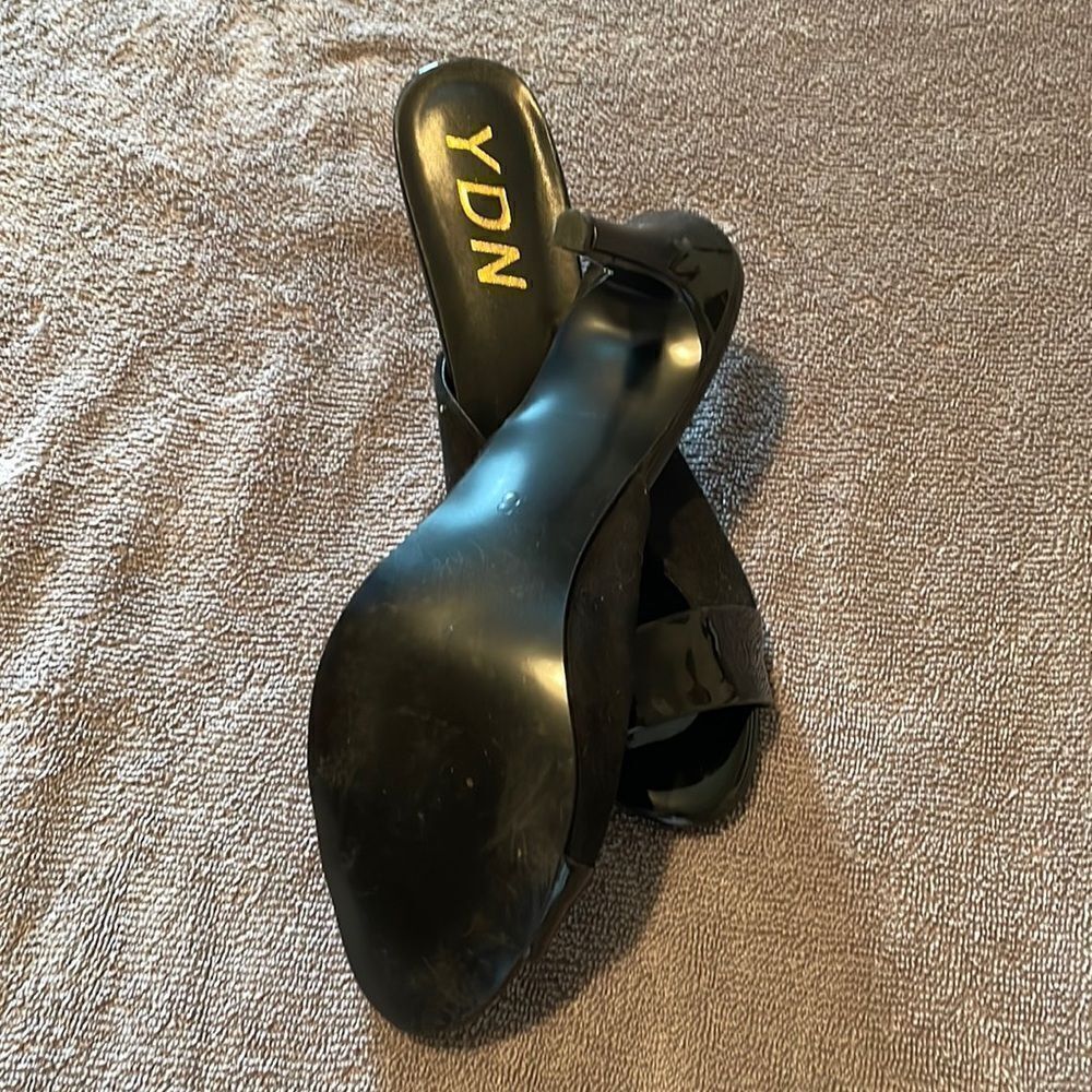 YDN Slip On Sandals - Picture 5 of 6